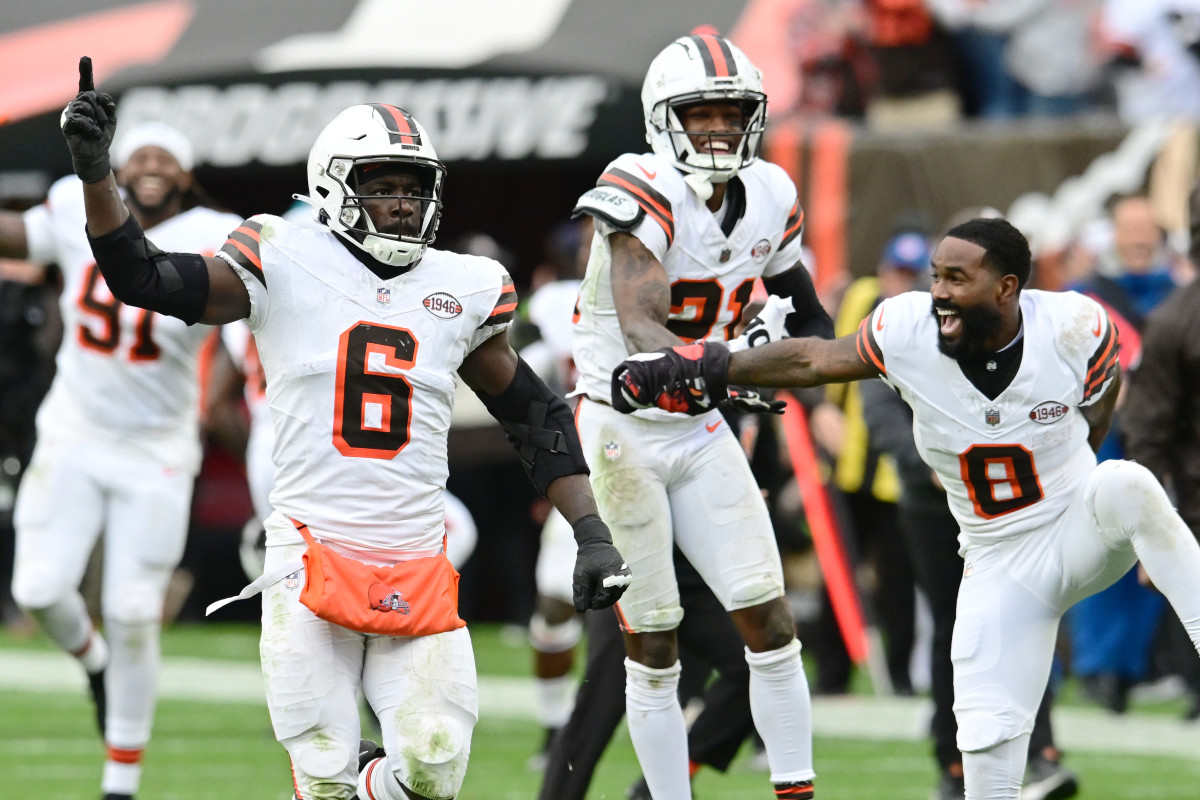 Oct 15, 2023; Cleveland, Ohio, USA; Cleveland Browns linebacker Jeremiah Owusu-Koramoah (6) and cornerback Denzel Ward (21) and wide receiver Elijah Moore (8) celebrate after San Francisco 49ers place kicker Jake Moody (not pictured) missed a field goal during the final seconds of the game at Cleveland Browns Stadium.